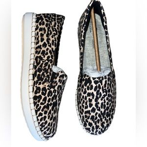 🐆 NIB! Clarks Cloudsteppers Leopard Print Slip Ons